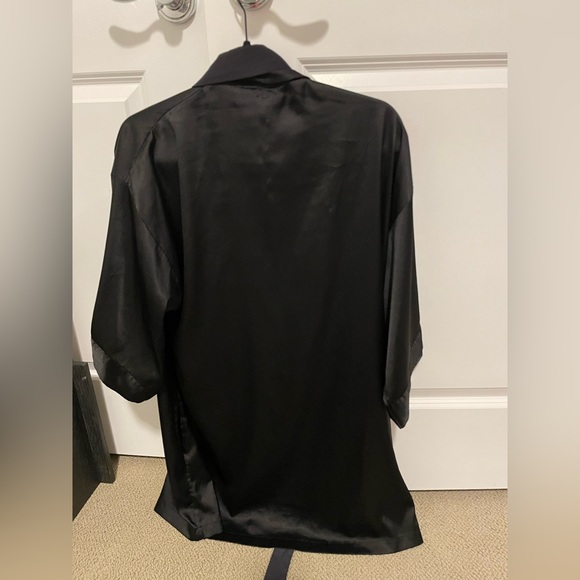 Robe - Picture 3 of 3